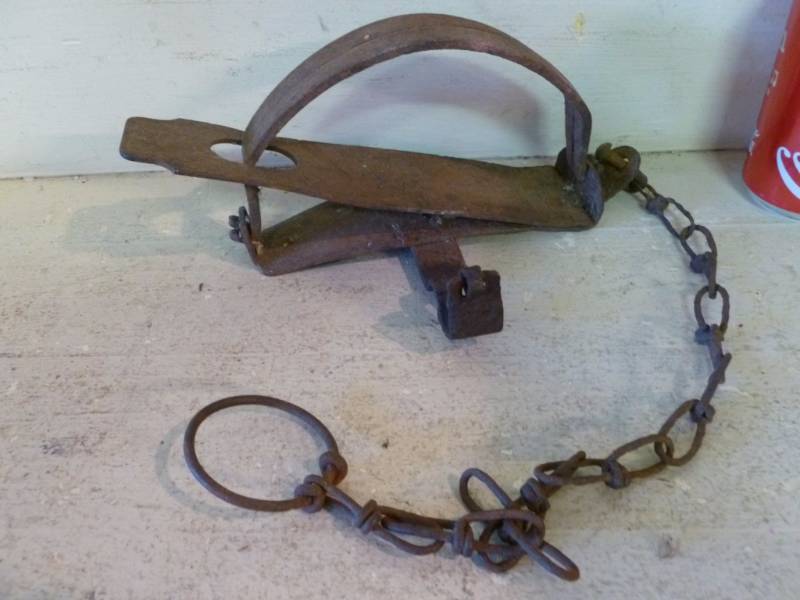 lot 205 image: Vintage Trap