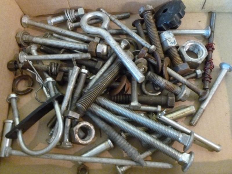 lot 209 image: Bolts