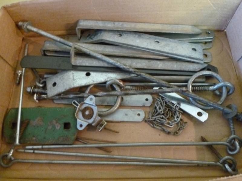 lot 210 image: Handyman Items