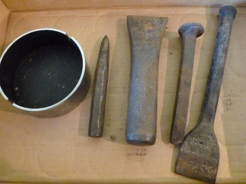 lot 218 image: Tools