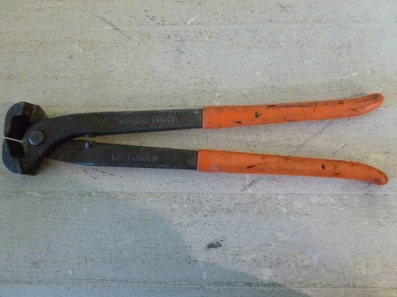 lot 221 image: Tool