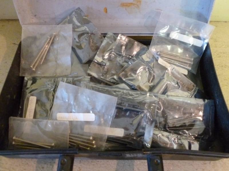 lot 228 image: Screws