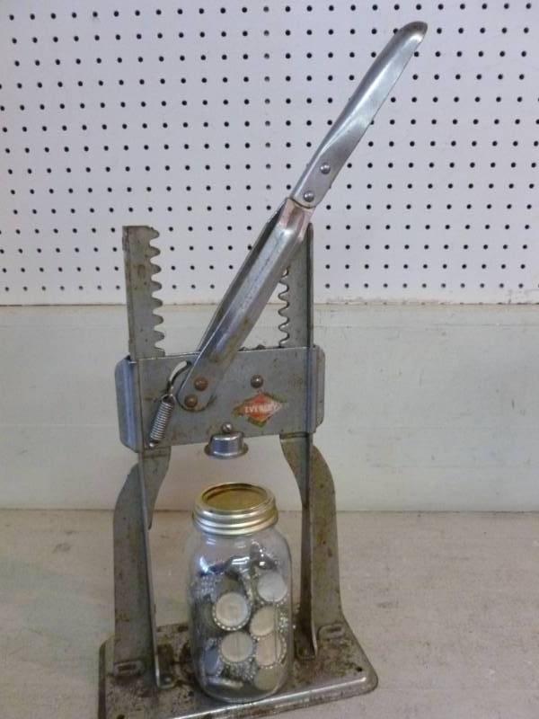 lot 231 image: Vintage Bottle Capper