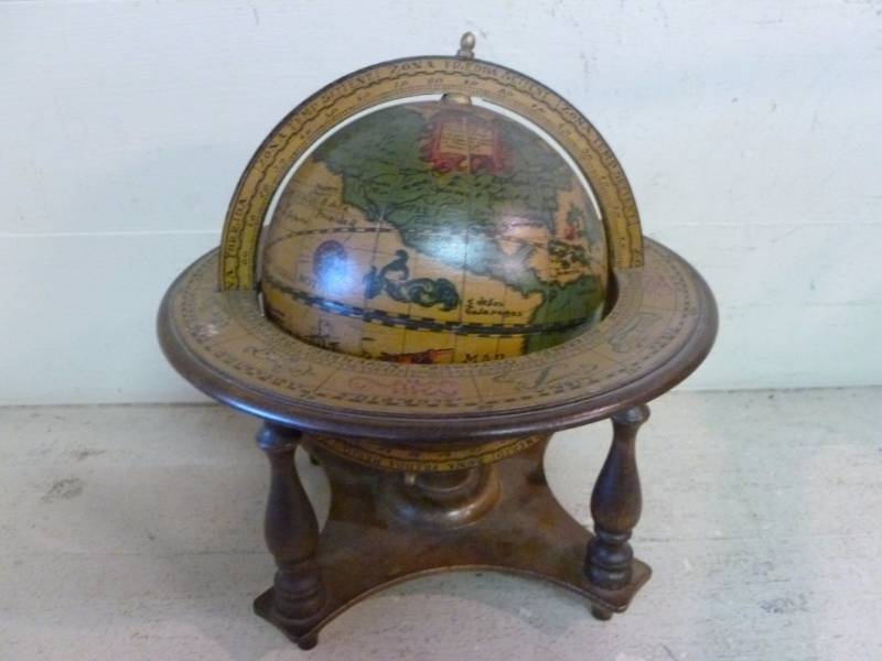 lot 232 image: Globe Decoration
