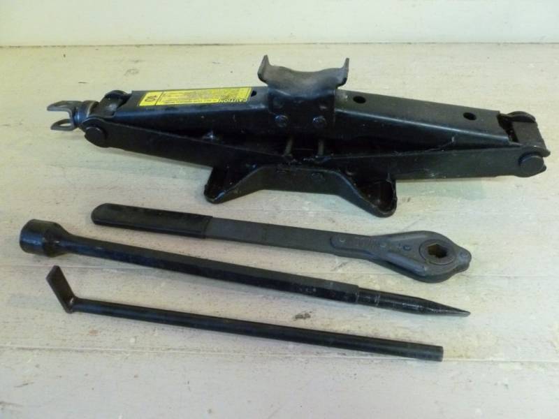 lot 250 image: Scissor Jack
