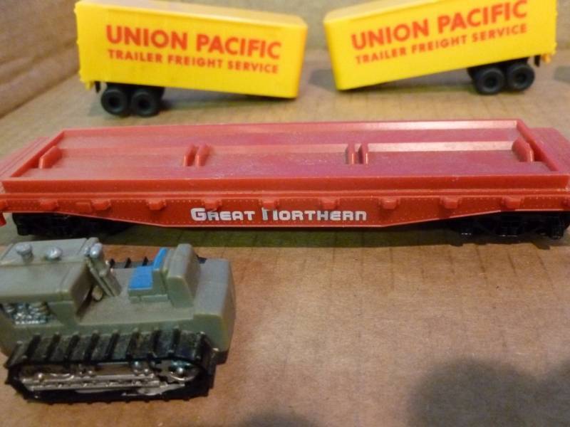 lot 308 image: HO Scale Train Cars