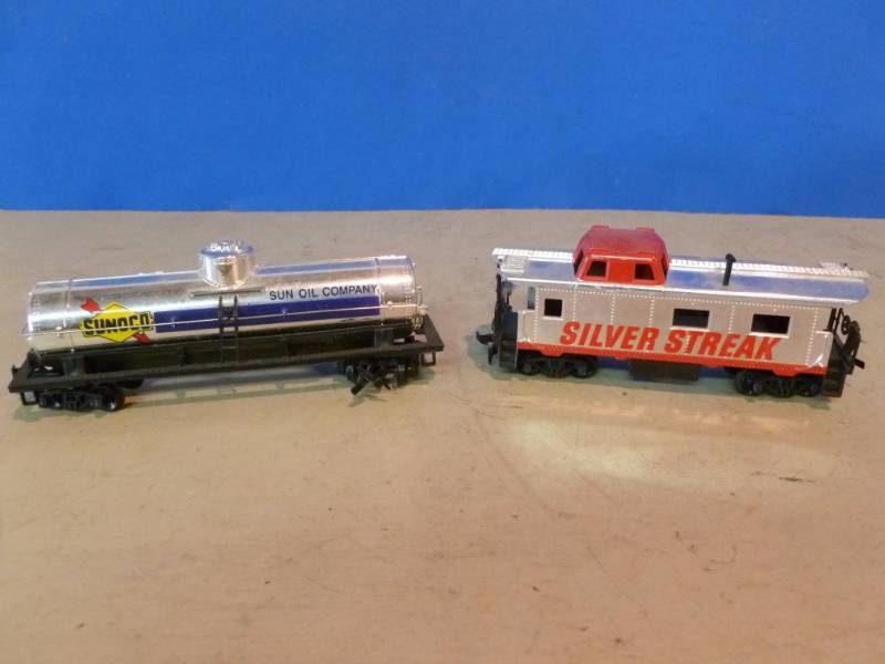 lot 309 image: HO Scale Train Cars
