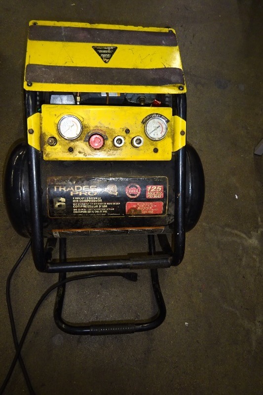 lot 4 image: Trades pros air compressor