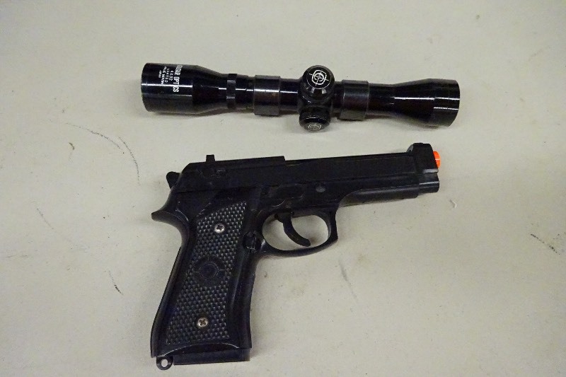 lot 22 image: Gun scope