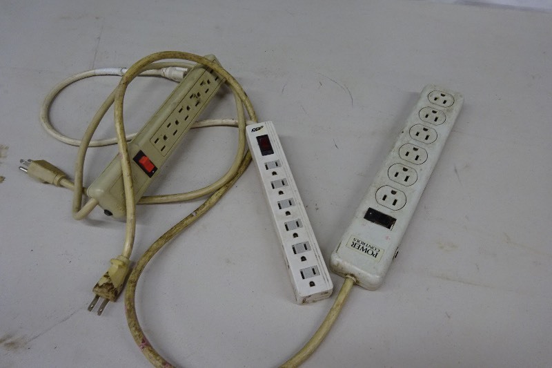 lot 25 image: Surge protectors