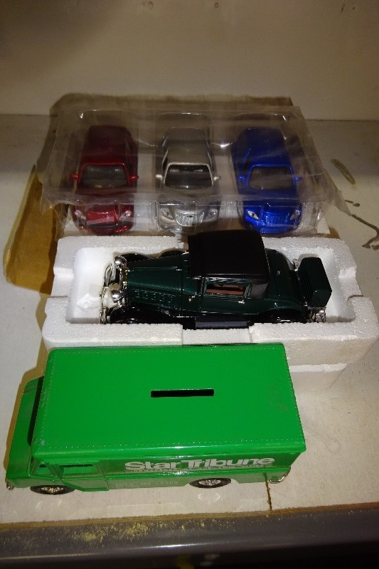 lot 34 image: Die cast cars