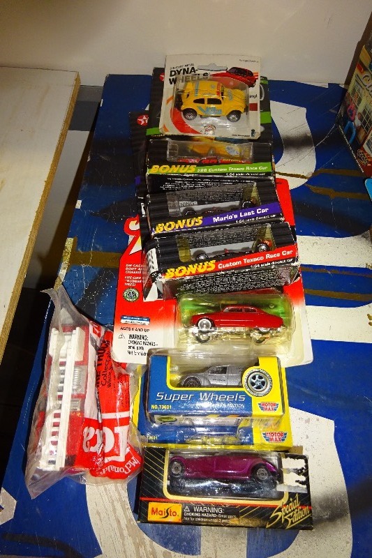 lot 35 image: Die cast cars