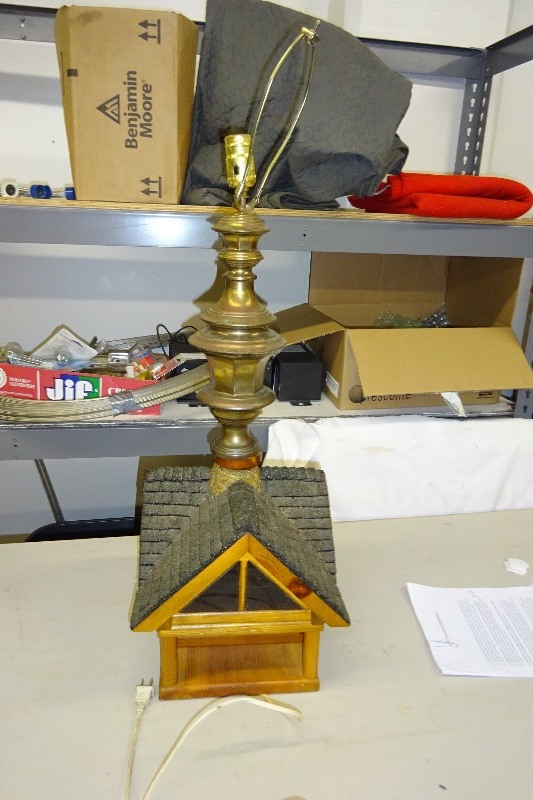 lot 38 image: Log cabin light
