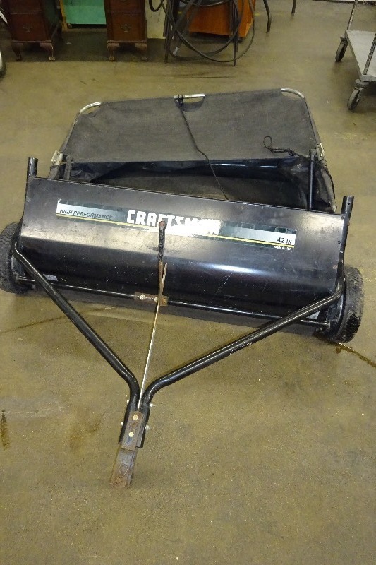 lot 44 image: Leaf Bagger Craftsman