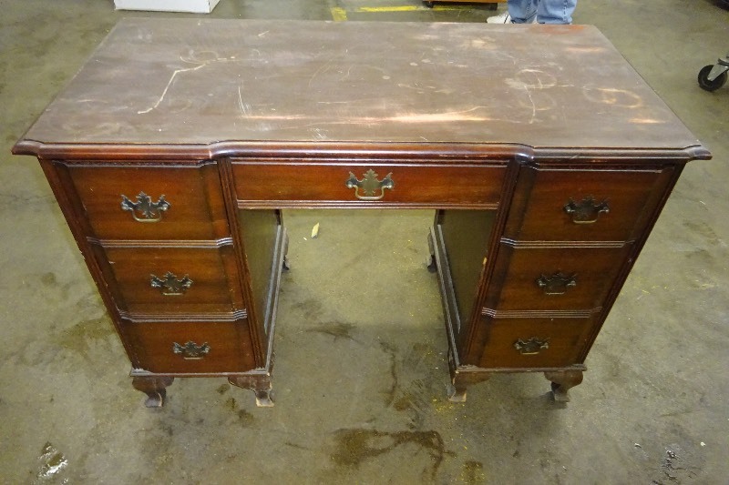 lot 58 image: Vintage Desk