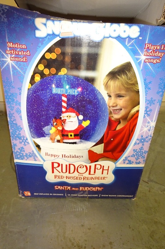 lot 71 image: Christmas blow up snow globe