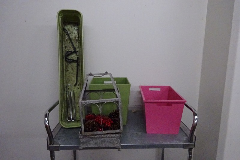 lot 72 image: Pink bin, flower bin