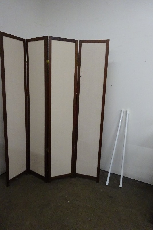 lot 73 image: Privacy screen