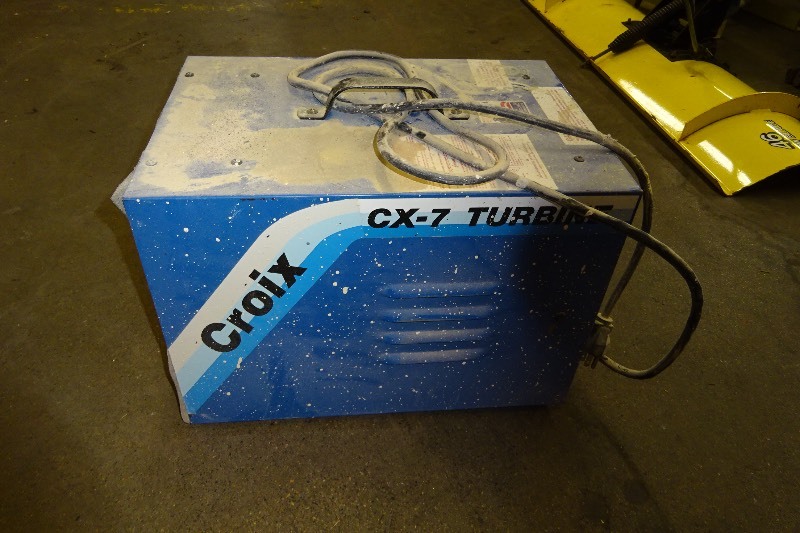 lot 5 image: Croix CX7 Turbine spray system