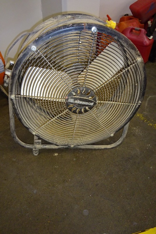 lot 7 image: Floor Fan