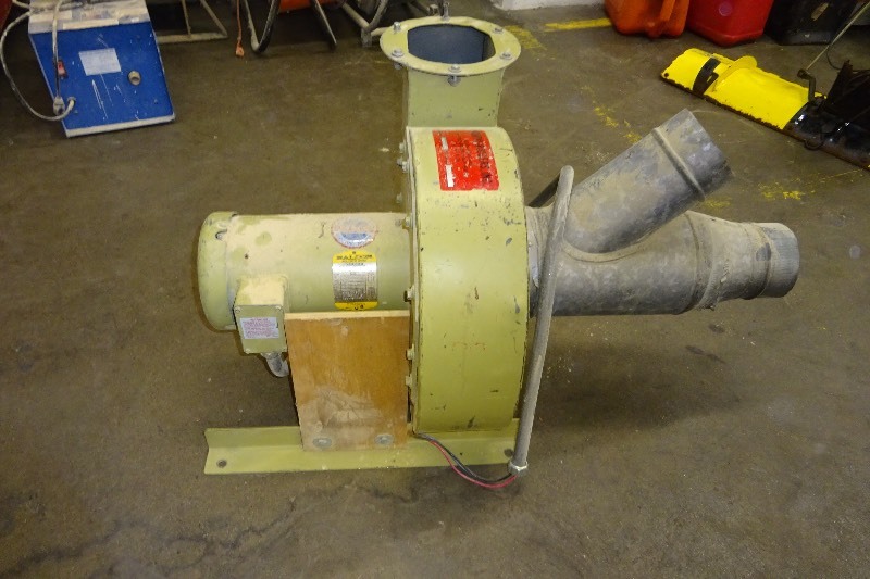 lot 8 image: Murphy Rodgers  Dust Collection Machine