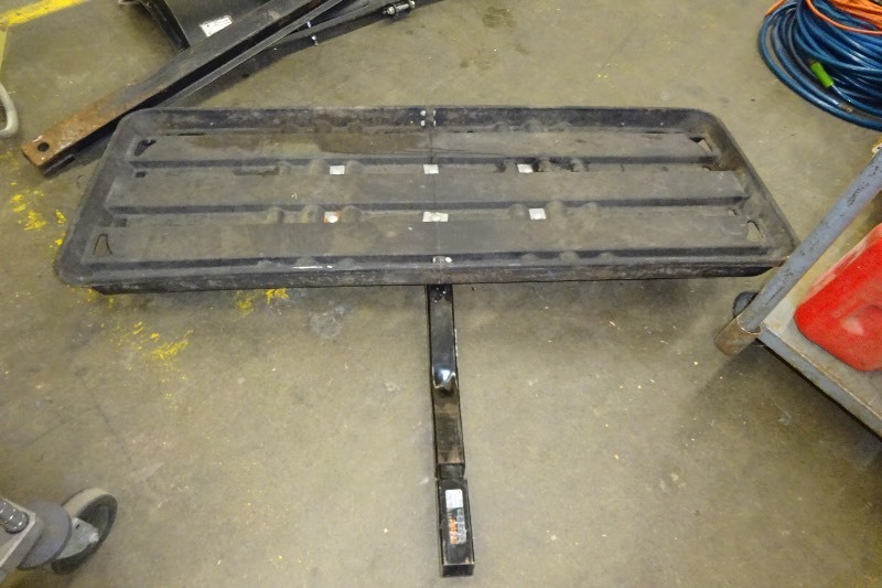 lot 28 image: Hitch rack