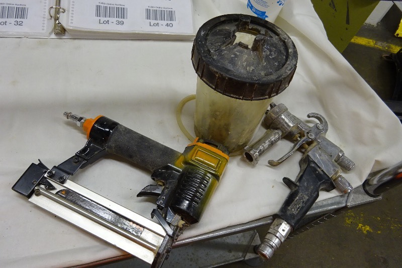 lot 29 image: Paint sprayer