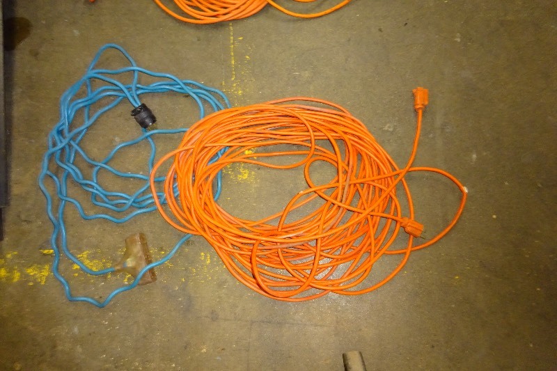 lot 31 image: 2 Extension Cords