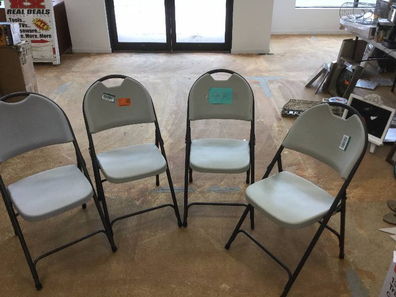 lot 34 image: Lot of 4 Foldable Chairs
