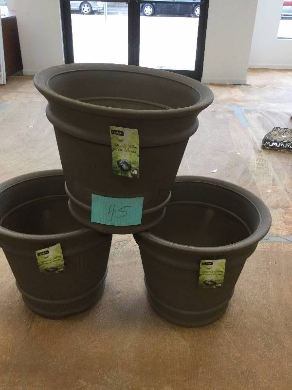 lot 45 image: Lot of 3 Nation Gallery Lima Planters 20 never used