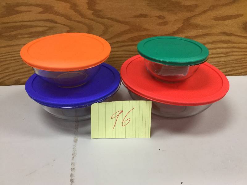 lot 96 image: Pyrex Smart Essentials 8 Piece Bowl set never used