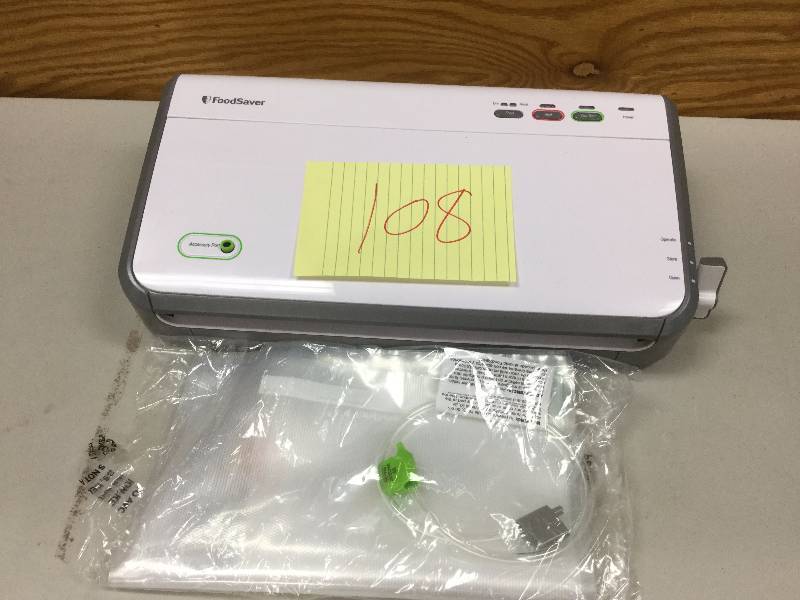 lot 108 image: Food Saver FM2100 open box item in working condition