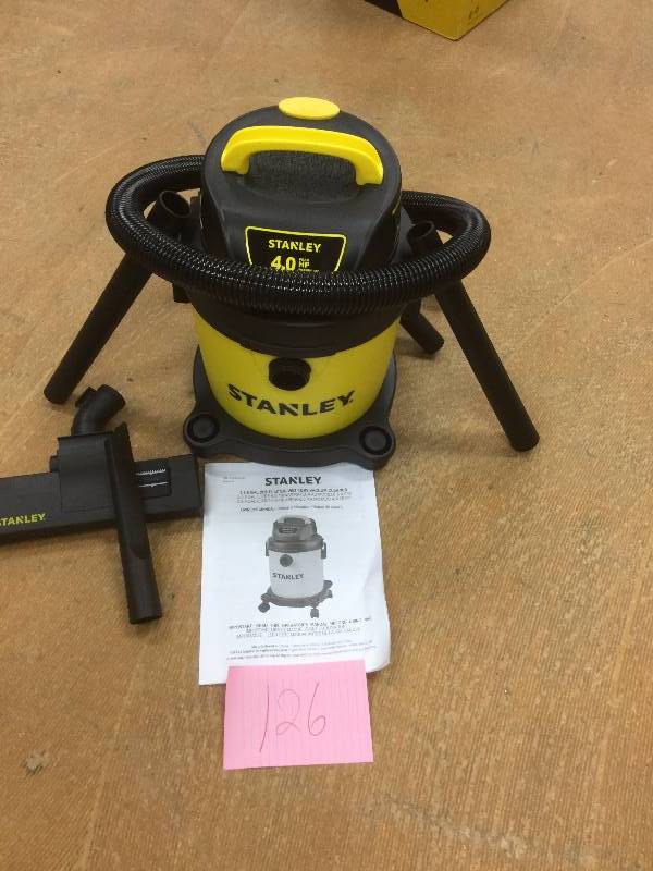 lot 126 image: Stanley 2.5 Gal Portable WetDry Vac