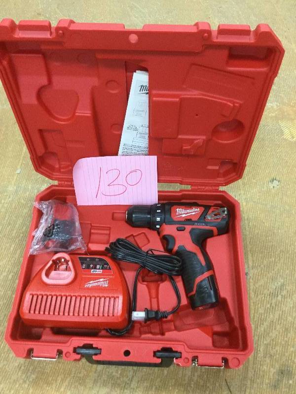 lot 130 image: Milwaukee M12 12-Volt Lithium-Ion 38 in. Cordless DrillDriver Kit Never used