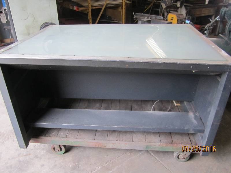 lot 9 image: Custom made light table, Ternes 015...