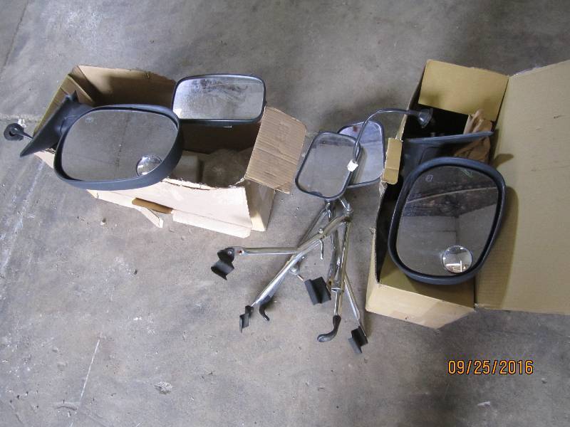 lot 19 image: Dodge electric mirrors and other ve...
