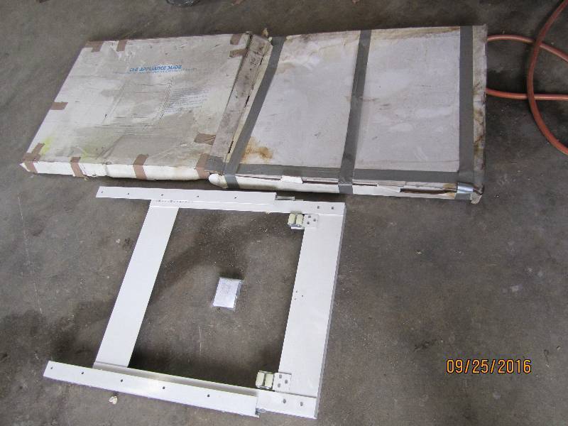 lot 23 image: Pair of appliance slides, mount a w...