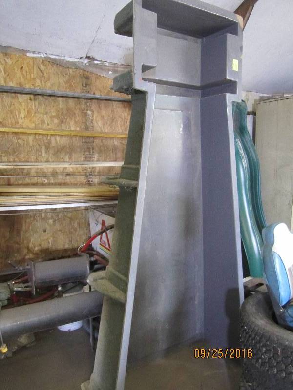 lot 25 image: Cement pillar form, made out of fib...