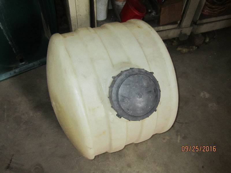 lot 27 image: 25 gallon plastic tank...