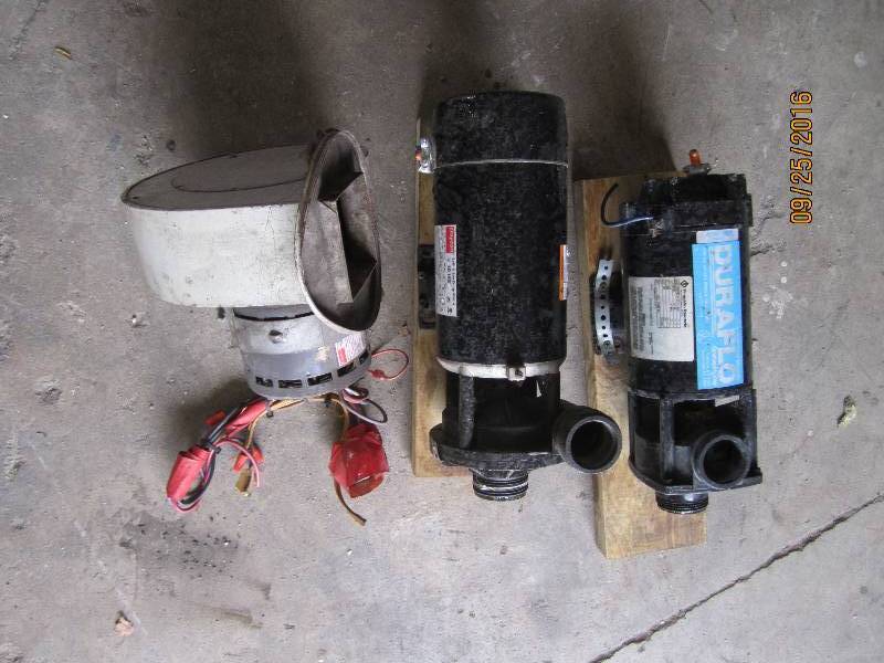 lot 33 image: 2 Hottub pumps and a blower...