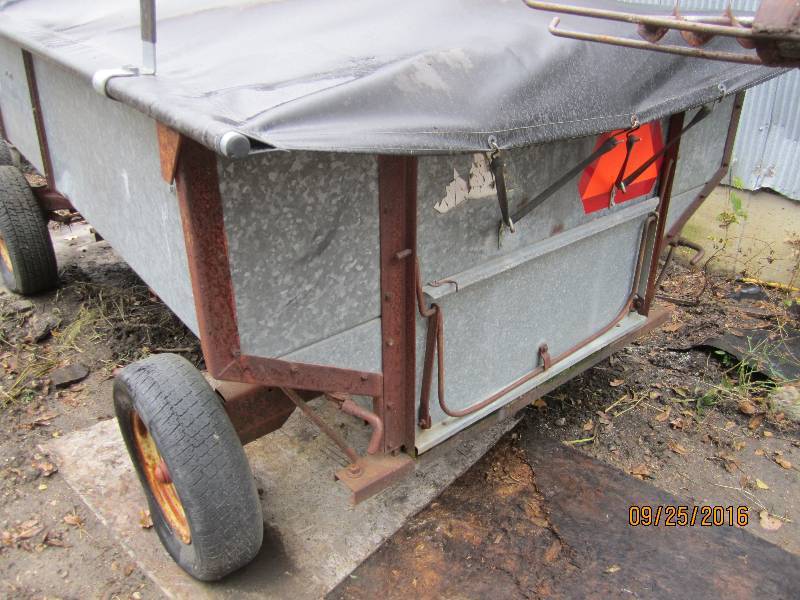 lot 36 image: 100 Bushel corn trailer with good c...