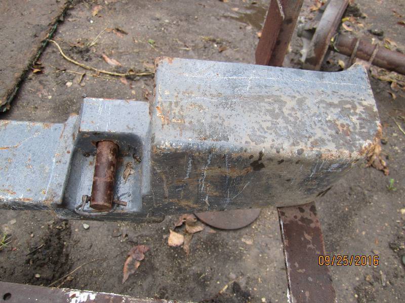 lot 39 image: Counterweight for a Gehl skidsteer...