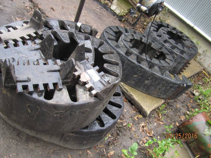 lot 42 image: 4 tracks, 3 working 1 needs repair ...