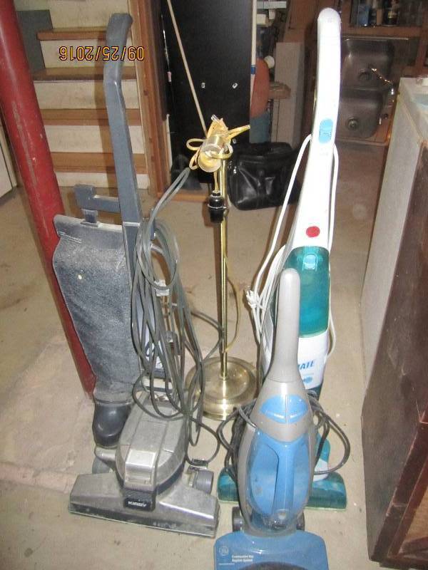 lot 60 image: 3 Vacuum cleaners and a floor lamp...