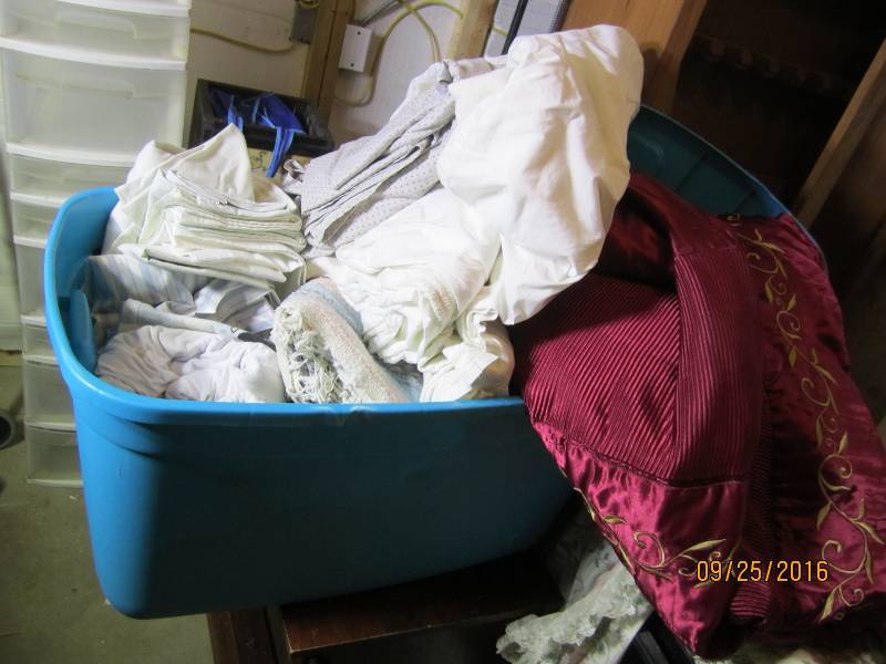 lot 64 image: Plarge plastic tote filled with bed...