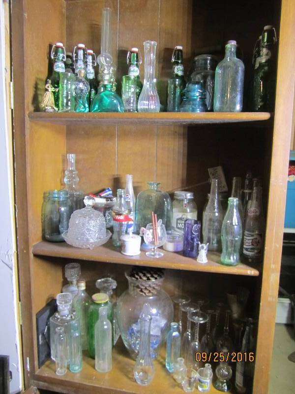 lot 68 image: Huge lot of glassware, vintage bott...