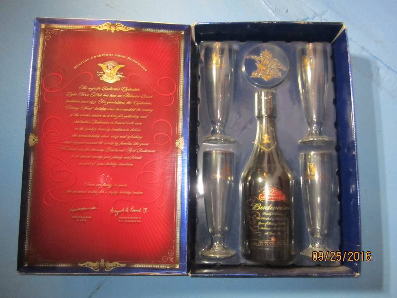 lot 71 image: Budweiser collector bottle and glas...