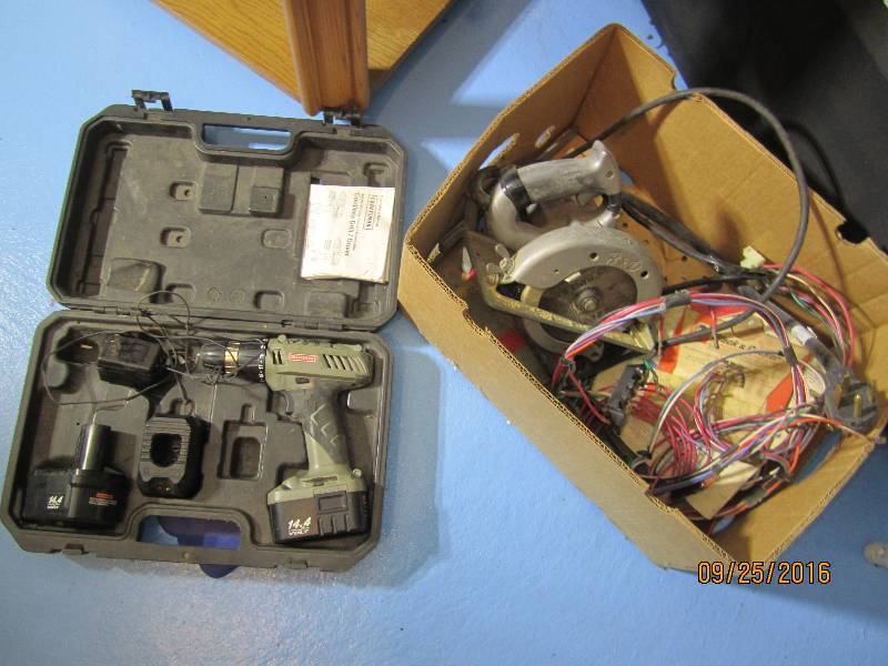 lot 75 image: Craftsman battery power screwdriver...