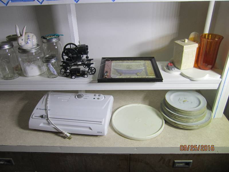 lot 78 image: Lot of collector glass, plates, d...