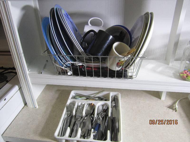 lot 80 image: Lot of silverware and dishes...